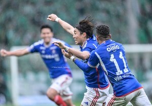 「なんだこの素晴らしい写真は」J1横浜FM「劇的逆転」をとらえた一枚に賛辞！「ドラゴに殴り合いで打ち勝ったロッキーみたい」「泣く！」などの声の画像