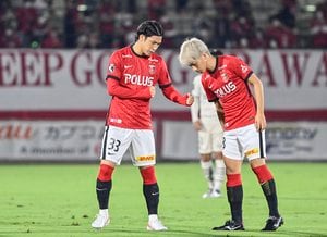 【Jカップ分析】「ワントップ」江坂任と「トップ下」小泉佳穂の“最高の距離感”【浦和サポーター待望のW先発】(1)の画像