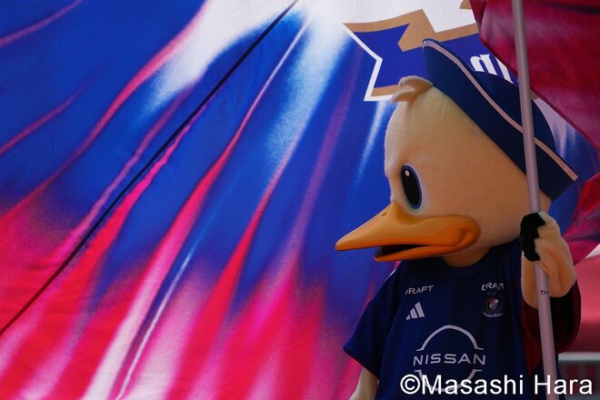 日産スタジアムでの“神奈川ダービー”は劇的決着！ 川崎が後半ATの強烈フィニッシュで横浜FMに勝利！ 歓喜のエリソン＆苦悩のトリコロールを現地撮り【横浜Ｆ・マリノスvs川崎フロンターレ】激闘PHOTOギャラリーの画像001