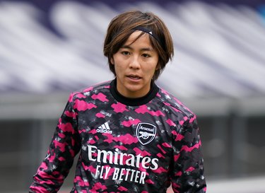 可愛い ニット帽めっちゃ似合うし なでしこジャパン 岩渕真奈がユニフォームを着用した 観客席でのアーセナル観戦姿を公開 サッカー日本代表df冨安健洋も出場したトットナムとのダービーマッチを応援する サッカー批評web
