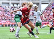 「これは褒めるしかないw」J1広島新戦力の“ハットトリック完成”FKに驚き広がる!「左足 頭 右足」「やばい!!!」などの声の画像