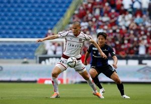 北海道コンサドーレ札幌FW中島大嘉が「0角度キックチャレンジ」に成功! “和製ハーランド”にチームメイトからは「まさかのお前」の声【動画】の画像