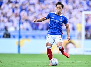 「なんちゅうシュート決めてんの」元JリーグMVPが決めた英3部でのゴールに賛辞続々！「ゴラッソ!!」「ゴールもいいけどケツでかすぎ」など元同僚も反応の画像