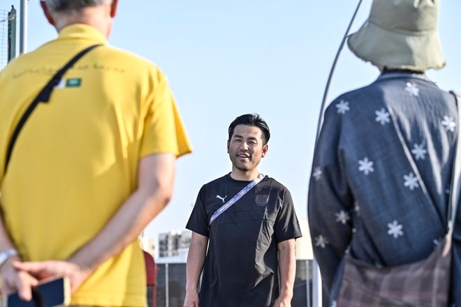【川崎フロンターレアルバム】サウジアラビア到着翌日4月23日のジェッダ市内での「コーチングスタッフ＆クラブスタッフ写真」と「選手と子どもたちの交流写真」合計98枚！の画像019