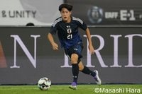 ｢セカンドで決まりだな｣19歳の日本代表MFが加入したスペイン名門、“地中海の夕日”新アウェイユニに大反響｢かっこよすぎ｣｢革新的｣｢ソソられる！｣
