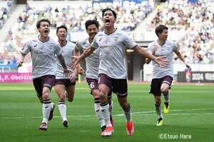 昨年の王者と現在の首位が頂上バトル｢写真が撮れない｣町田サッカーの厳しい現実【FC町田ゼルビアVSヴィッセル神戸】原悦生PHOTOギャラリー｢サッカー遠近｣の画像