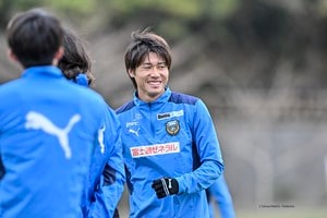 「僕が招集したわけではないので（笑）」川崎フロンターレDF車屋紳太郎が明かした「チーム内最大派閥の実態」…“若手選手が寄ってくる求心力”と“攻めの最終ラインの現在地”の画像