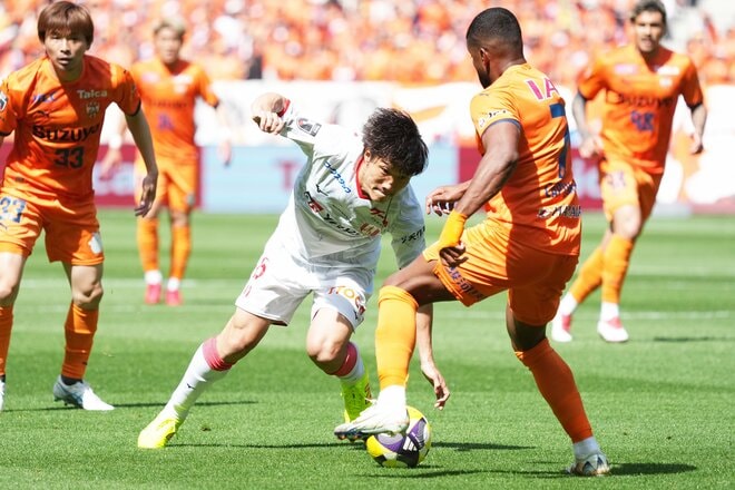 2連敗の｢19位｣名古屋と3連勝の｢5位｣清水が大舞台で激突、元サッカー日本代表が火花を散らした｢東海ダービー｣の意外な勝者と期待の新星【清水エスパルスvs名古屋グランパス】PHOTOギャラリー激闘25連写の画像002
