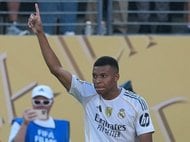 ｢光栄よね｣日本代表がW杯優勝国と肩を並べた“新しい景色”を披露!? アディダス公式が公開した世界22カ国の新ユニフォーム写真が話題！｢上段に日本が並んでるのスゲエよ！｣の画像