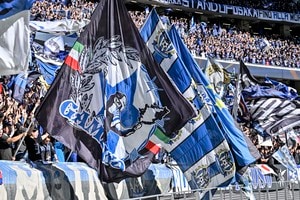 「カッコいいな！」「マジで買いたい」J1G大阪“青バージョン”TM用ユニフォームが話題！「こちらをメインユニにしてほしいくらい」「白ユニより、こっちの方が好き」の声の画像