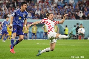 「なんちゅうキャプテンシー」とファン称賛! 日本代表のPKを3本止めたクロアチア代表GKドミニク・リバコビッチの影にあったルカ・モドリッチの支え…「私もついていきたい」と感動の声が続々の画像