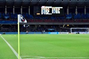 過密日程で異例の様相――”カオス”J1を覆す「順位通りの勝敗結果」の画像