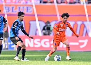 「これ入ってたら年間ベストゴールだった」新潟MF伊藤涼太郎が川崎戦で見せた「PA外からのループシュート」が注目浴びる！「天才」「ファンタジスタ」の声が出た衝撃プレーの画像