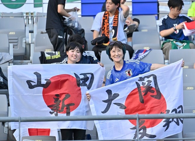 【サポーターアルバム】サッカー日本代表の中国戦完封勝利を支えたサポーター写真63枚！ 韓国・龍仁に駆け付けた現地観客席ショット「日本代表ー中国代表」の画像060