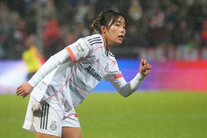 なでしこ至宝からスマイルクイーンへ！谷川萌々子“雨天の激闘”！｢奪い取る｣｢競り勝つ｣｢突破する｣無双プレーで完勝！試合後の｢弾ける｣笑顔が超キュート！【フランクフルトvsバイエルン】PHOTOギャラリーの画像014