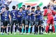 「三笘さん目閉じてるけど笑」ブライトンの夕食会“センター三笘薫”の私服集合写真が話題!「タイミング悪い」「こんな写真見せられたらみんな好きになってしまうわw」の声の画像