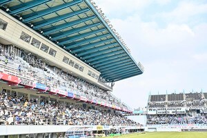 「めっちゃ良いですね」「最高です」サガン鳥栖の本拠地スタジアムの「座席リニューアル、サイドテーブル付き最新姿」が話題に！「マジで羨ましい…」の声の画像