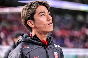 【浦和・小泉佳穂が語る“へグモ式４ー３ー３”の課題と可能性(1)】東京V戦で“前のスペース”を有効に使えなかった理由……小泉に直接聞いた“ピッチ上で感じていたこと”の画像