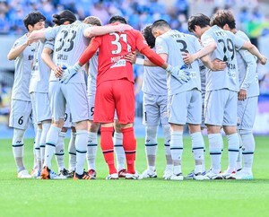 アビスパ福岡がヴィッセル神戸戦で行った衝撃の交代策に「記念にスクショ撮った」「まじで生でみたかった」の声！「10番out、GKin」の社会状況を反映した逃げ切り策！の画像