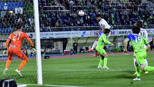 G大阪、総力戦で「２位」死守！(1)苦戦チームをけん引した「パトリックの強靭プレー」の画像