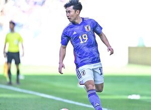「既に古参のような振る舞いで草」加入後即アシスト以上に光るサッカー日本代表ＤＦ森下龍矢の馴染み具合が話題に！「もはやキャプテンにこれか。笑」「新しいボス？」と驚きの声の画像