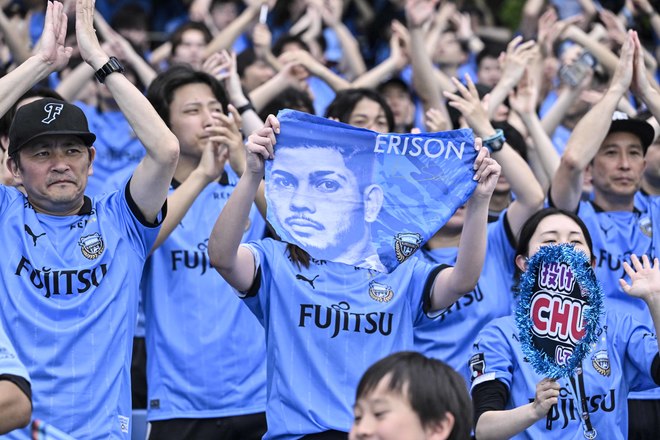 【サポーターアルバム】完封勝利後に笑顔＆万歳見せた「川崎フロンターレの試合後のサポーター写真83枚」！ ホーム連勝を熱狂的サポート「川崎フロンターレーセレッソ大阪」の画像029