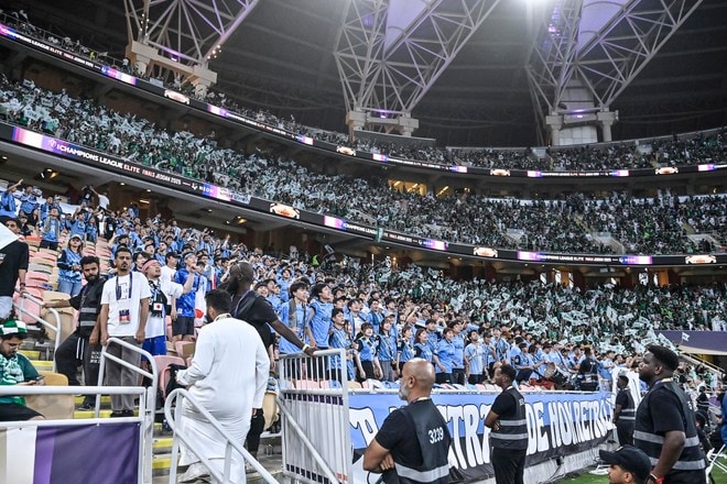【サポーターアルバム】サウジアラビア・ジェッダ開催のACLE決勝に川崎サポーター700人が集結！ 現地で声援を送ったサポーター写真78枚「アル・アハリー川崎フロンターレ(1)」の画像002