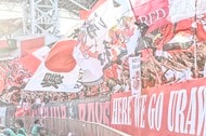 「あと2つ勝とう!!!」自動昇格を逃した直後のJ2東京V城福浩監督の“熱血円陣”が「マジで熱い」と話題!「とても還暦過ぎてるとは思えないっす!!」の声の画像