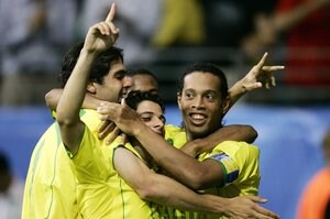 【画像】「神話の世界」ブラジル代表ロナウジーニョら「レジェンド最新3ショット」にファン興奮！ 一方で、「悲しい」「これは誰？」の声も挙がるの画像