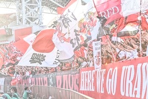 「プロモみたい」「あまりにも可愛すぎる」セントフォース所属キャスターの「浦和レッズグッズ着用PV」が大好評すぎて、OLショップがアクセス集中の大混乱！「破壊力やばい」の声の画像