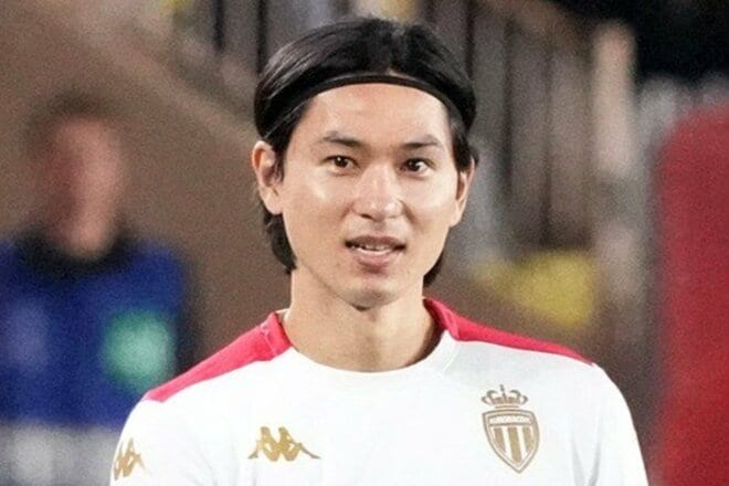 南野拓実のモナコ通算100試合達成記念スペシャル画像が｢モナ王の風格｣と話題！ 横顔アップ＆足組み保存版ショットに｢かっこよすぎて｣の声の画像
