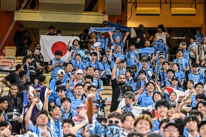【サポーターアルバム】クラブ史上初のACLEファイナリスト、Cロナウドらスター軍団撃破を導いたサポーター300人の「勝利の記念集合写真37枚」！「川崎フロンターレ―アル・ナスル」の画像001