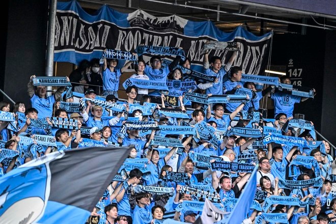 【サポーターアルバム】敵地で勝利を掴んだ川崎フロンターレのサポーター写真75枚！ 圧巻の応援で勝ち越し導く「サンフレッチェ広島ー川崎フロンターレ」の画像003
