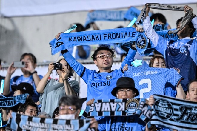 【サポーターアルバム】平日ナイターの試合前から駆け付けた川崎フロンターレのサポーター写真84枚！ 夕日に照らされながらの等々力ショット「川崎フロンターレー横浜FC」の画像051