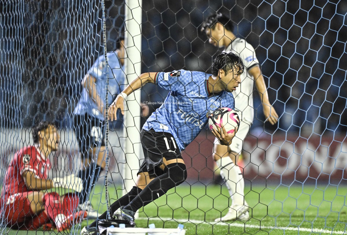 鬼木達監督退任直後の試合で、川崎の選手が涙を流したワケ(1)】小林悠
