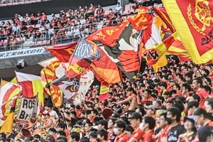 「ゴール裏が騒然としてました笑」霊長類最強・吉田沙保里のJ1試合でのセレモニーキック“まさかの軌道”に驚き続々！「え、、、わざと浮かしたの？！」「なかなかに豪速球」の声の画像