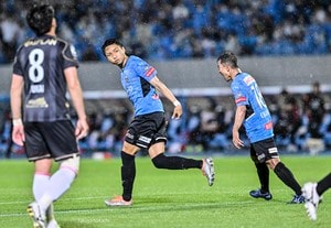 川崎フロンターレFW小林悠の「鮮烈バイシクル弾」!「札幌キラー」が4戦ぶり勝利へと導いた「衝撃の一撃」【動画】の画像