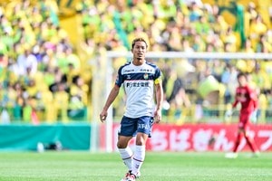 「なにこれｗ」「オシャレすぎるw」J2千葉の33歳ファンタジスタの“魅惑のノールック”ヒール弾に反響！「年間ベストゴールレベルでしょ」「アイシテル！」の声の画像