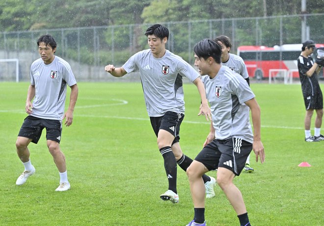 【サンフレッチェ広島「E-1」アルバム】J1広島に所属する日本代表5選手の13日＆14日の練習写真46枚！ジャーメイン良、中村草太、川辺駿、田中聡、荒木隼人、大迫敬介の現地写真の画像035
