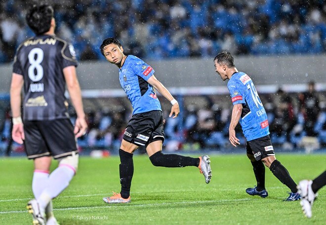 川崎フロンターレFW小林悠の「鮮烈バイシクル弾」!「札幌キラー」が4戦ぶり勝利へと導いた「衝撃の一撃」【動画】の画像