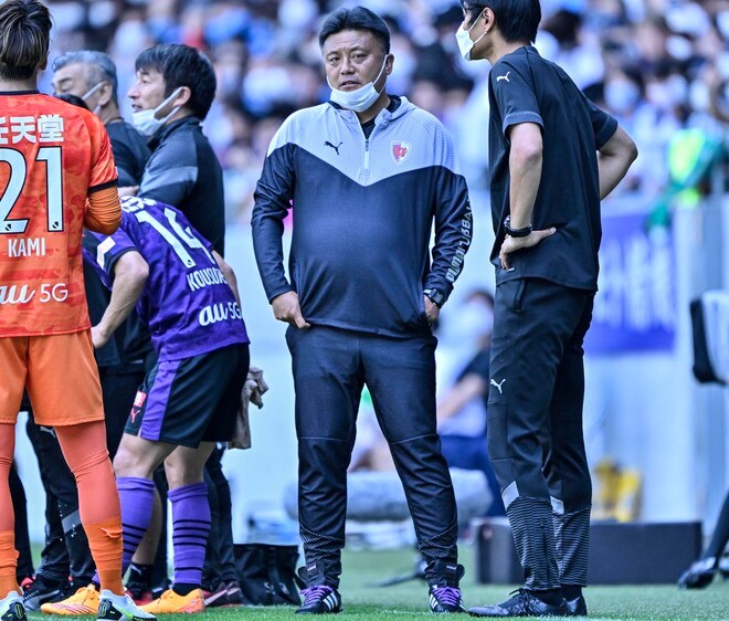 「こんなん涙でる」京都サンガF.C.のJ1残留直後の映像にファンが感動の声! 目標を成し遂げた選手を受け入れる曺貴裁監督の姿が「電車で見たらあかんやつ」と心を掴むの画像