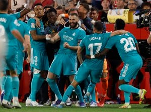 「ラ・リーガ優勝当確」レアル・マドリード「0-2からセビージャに奇跡の逆転勝利」！試合後の歓喜シーンに映りこんだまさかの「日本アニメキャラ」の姿【動画】の画像