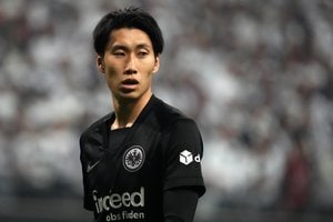 ブンデスリーガ公式SNSが動画でサッカー日本代表・鎌田大地の「キックターゲット挑戦」が公開される！ レアル・マドリード戦を前にシュート３本に挑戦した「気になる結果」【動画】の画像