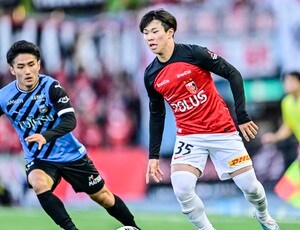 「17でこれはえぐい」浦和の17歳MFが川崎の元日本代表DFから「ボール奪取→強フィジカルで置き去り」場面に、期待と称賛続々！「マジで浦和の未来背負ってる」「ACL連れて行こう！」の声の画像