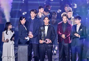 プロ1年目の超新進気鋭選手も含めた24年シーズン「J1ベストイレブン」発表される！ 神戸3人、鹿島・G大阪・広島2人らが名を連ねる……７人が初選出のフレッシュな陣容の画像