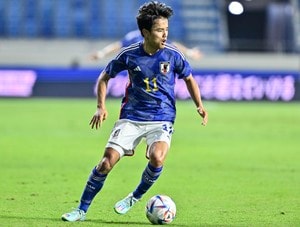 「気づいてあげて」レアル・ソシエダMF久保建英に向けて、現地の少年サポーターが「手書きの日本語メッセージ」を掲げる！ "建英"の漢字間違いには「誤字めっちゃかわいい」の声の画像