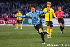 壮絶な8発打ち合い！新加入5人起用“進化”した川崎が開幕勝利！エリソン圧巻ハット！変化した右サイド！奮闘したCBコンビ！昨季2位の柏に激勝！【川崎フロンターレvs柏レイソル】激闘PHOTOギャラリーの画像