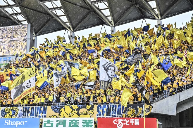 【仙台サポーターアルバム(2)】雨の試合に2000人！ 現地撮影した「ベガルタ仙台のサポーター写真99枚」！「ジェフユナイテッド千葉ーベガルタ仙台」の画像035