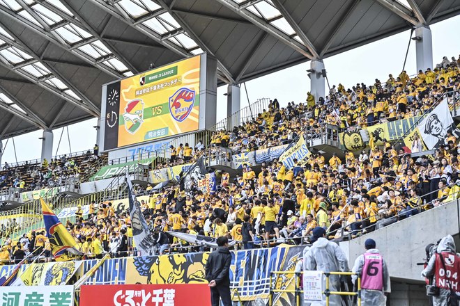 【仙台サポーターアルバム(2)】雨の試合に2000人！ 現地撮影した「ベガルタ仙台のサポーター写真99枚」！「ジェフユナイテッド千葉ーベガルタ仙台」の画像072