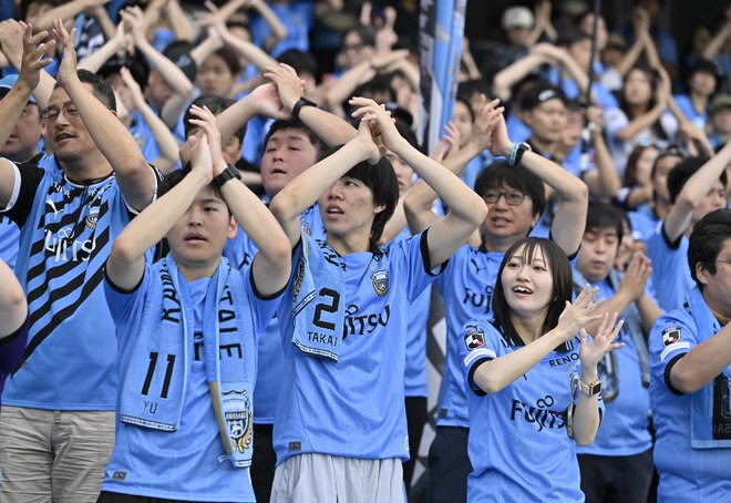 【サポーターアルバム(3)】G大阪戦での観客席＆入場時の川崎フロンターレのサポーター写真77枚！選手と手をつないだ子どもたちなど現地写真「川崎フロンターレーガンバ大阪(3)」の画像039